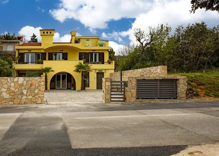 Oasis With Breathtaking Sunset & Sea View Hébergement de vacances Punat