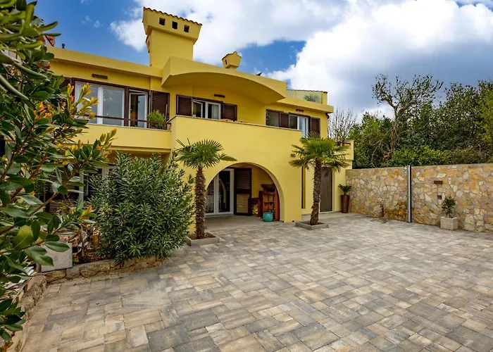 Oasis With Breathtaking Sunset & Sea View Hébergement de vacances Punat